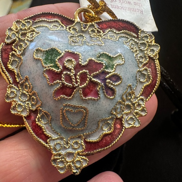 Elegant Gold and Pink Heart Pendant - Picture 3 of 9